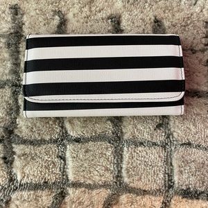 Kut from the Kloth black & white wallet